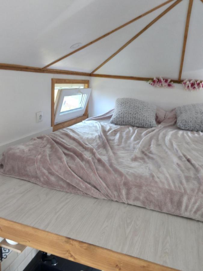 בית נופש Tiny House Cluj With Jacuzzi *
